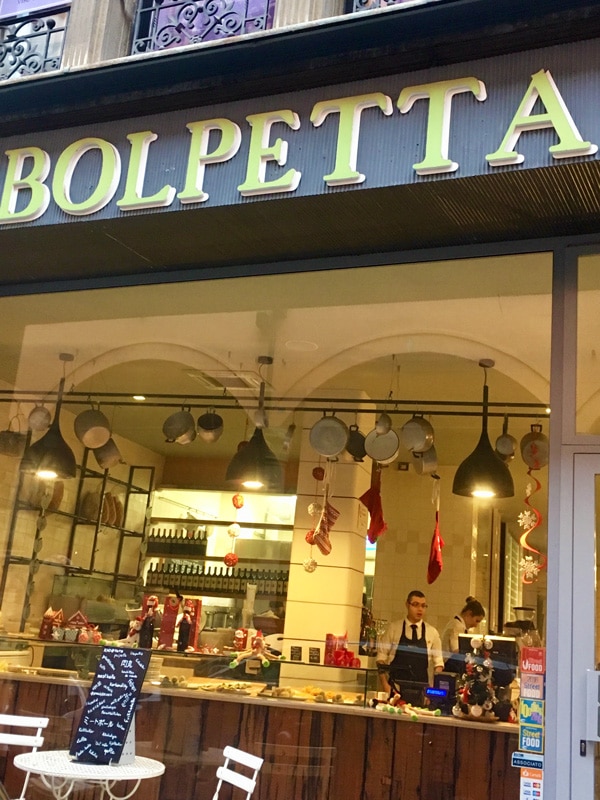 Vetrina del ristorante Bolpetta a Bologna