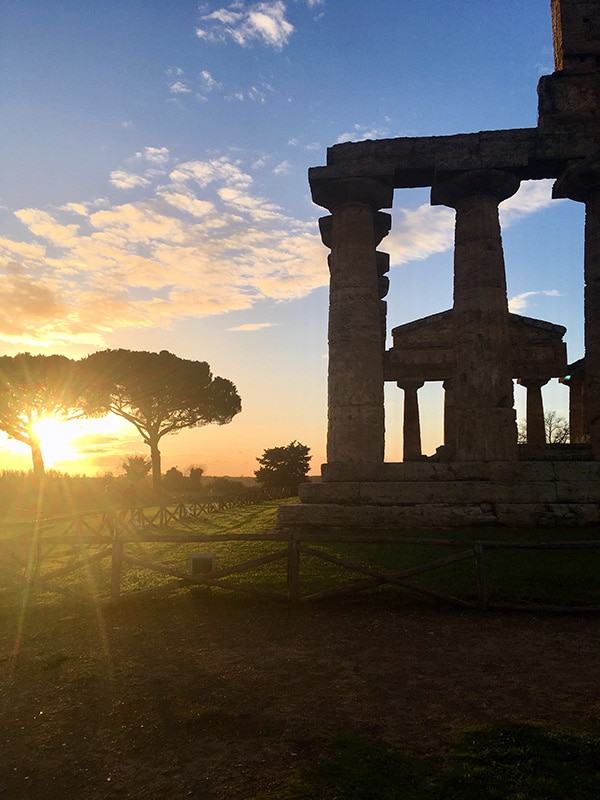 Paestum: tramonto al Tempio di Atena