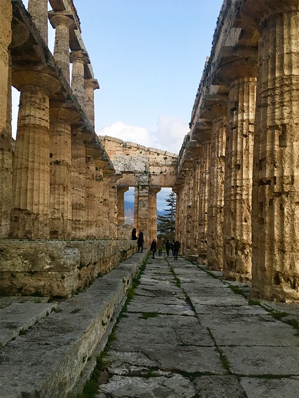 Paestum: camminata all'interno del Tempio