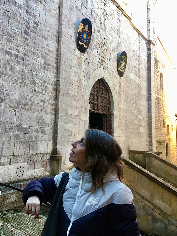 Duomo di Gubbio: dettaglio della facciata gotica esterna