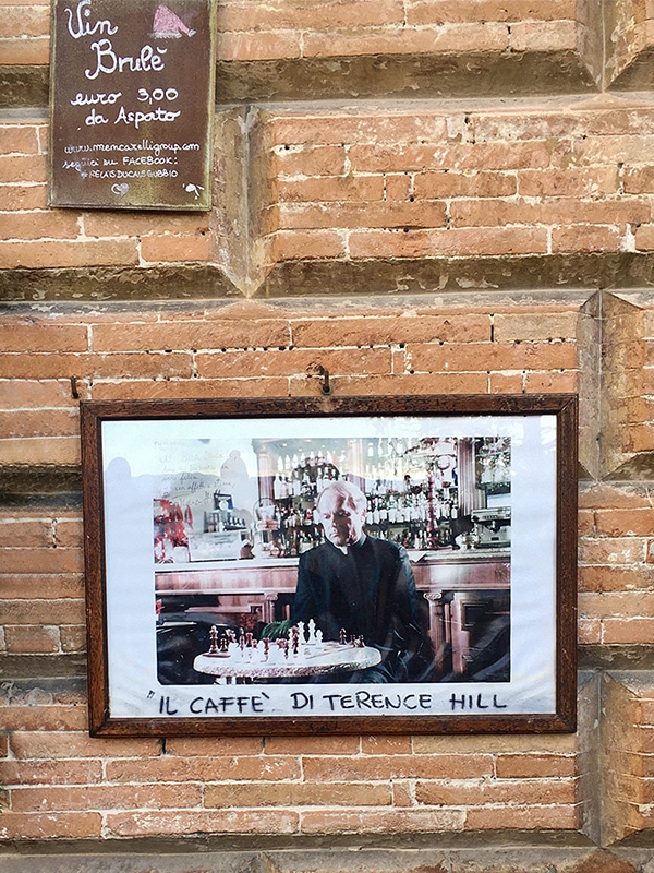 Bar di Don Matteo, Caffé Ducale, in Piazza Grande a Gubbio