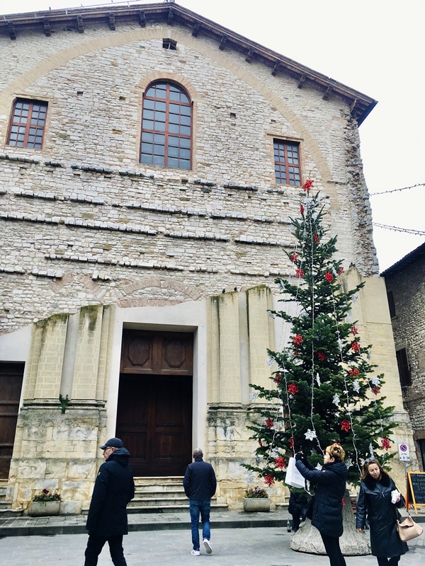 Cosa fare a Gubbio a Natale: atmosfera natalizia nel borgo umbro