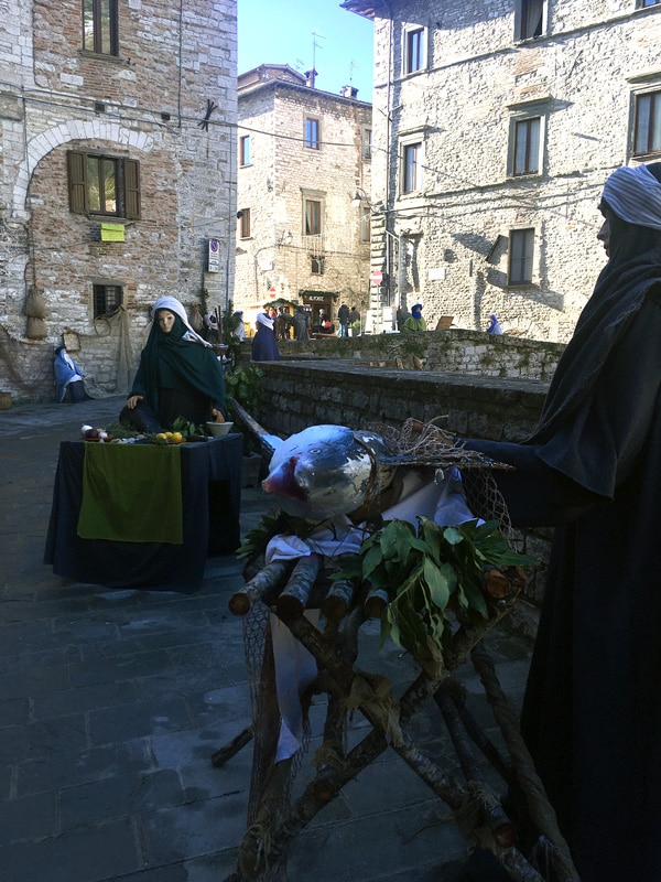 Presepe a grandezza naturale di Gubbio nel quartiere San Martino