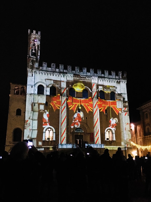 Natale a Gubbio: videomapping sulla facciata del Palazzo dei Consoli