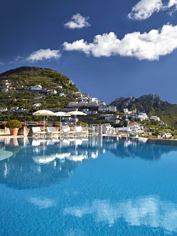 Dettaglio della piscina a sfioro del Belmond Hotel Caruso a Ravello