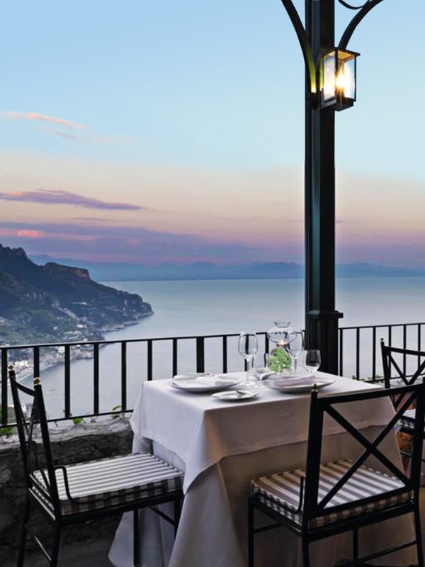 Vista dal ristorante sulla terrazza del Palazzo Avino a Ravello in Costiera Amalfitana