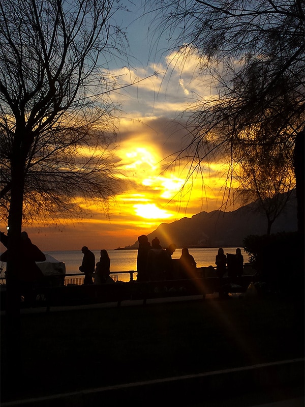 Cosa vedere a Salerno in un giorno: tramonto suggestivo sul Lungomare 