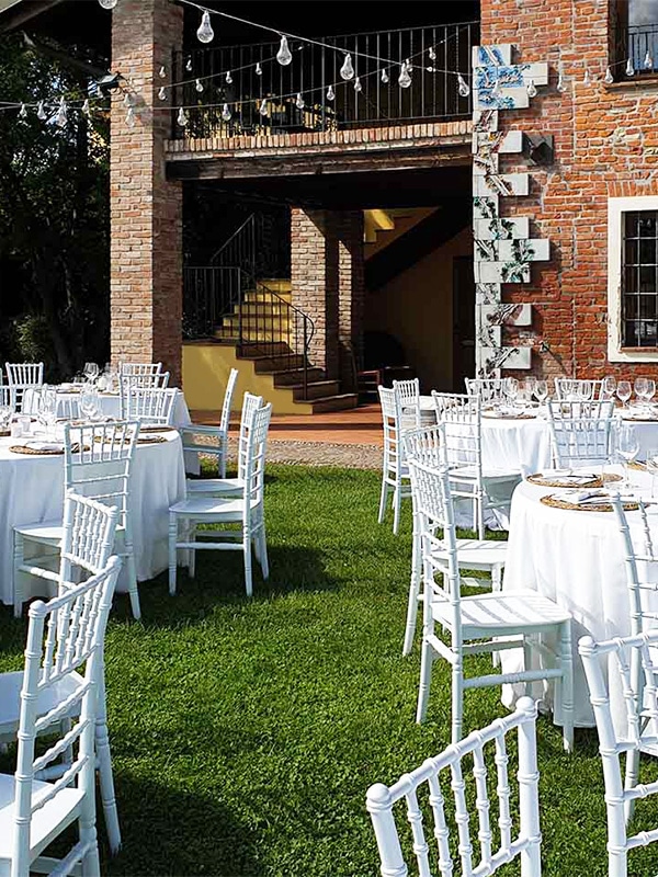 Ristorante Fuoricarta, locale dall'atmosfera genuina nella provincia di Piacenza, precisamente a Grazzano Visconti