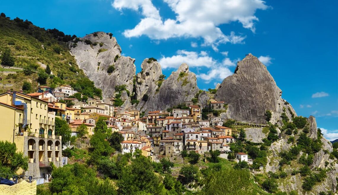 copertina vista panoramica su Castelmezzano