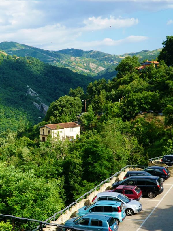 Parcheggio auto Pietrapertosa per il Volo dell'Angelo