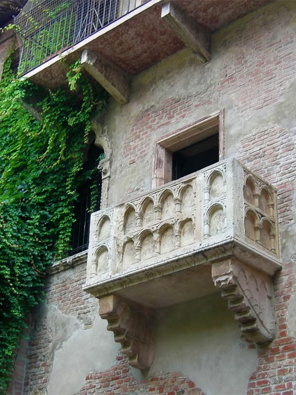 Dettaglio del balcone di Romeo e Giulietta a Verona, in Veneto