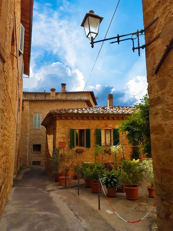 Scorcio del borgo di Sovicille (Siena)