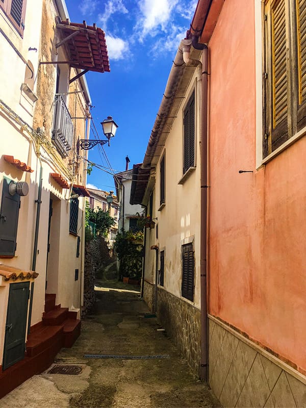 Vicolo di origine medievale nel borgo di Terravecchia di Giffoni