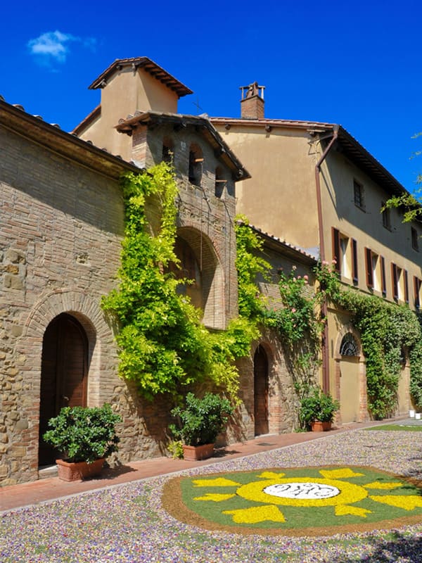 Facciata della Chiesa di Santa Maria nel Castello a Torgiano in Umbria