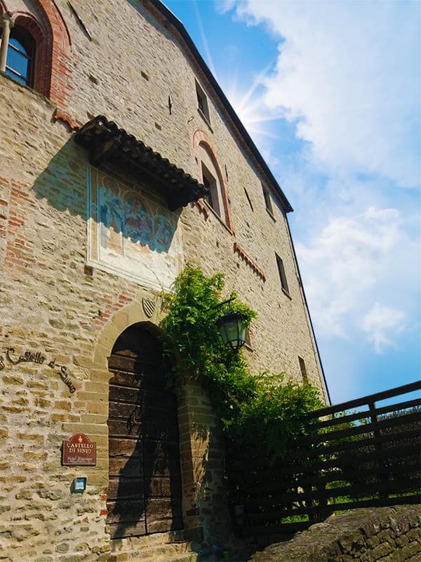 Castello di Sinio nelle Langhe