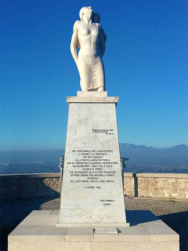 Monumento alla Mamma Ciociara di Castro dei Volsci, il Balcone della Ciociaria