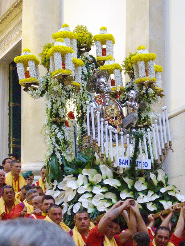 Processione di San Matteo nel centro storico fino al Duomo di Salerno