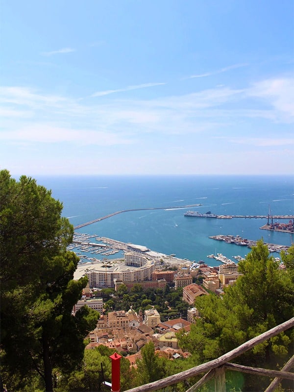 Veduta del Crescent, di Piazza della Libertà e del golfo di Salerno dal Castello Arechi