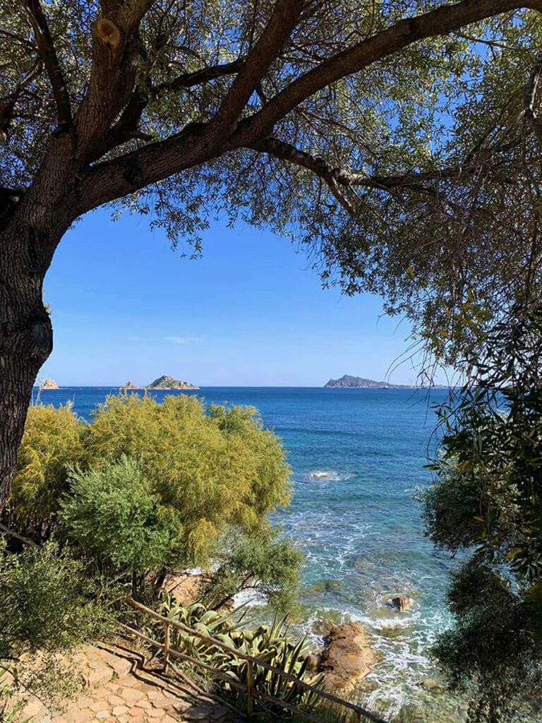 Panorama a Santa Maria Navarrese lungo la passeggiata che porta alla torre