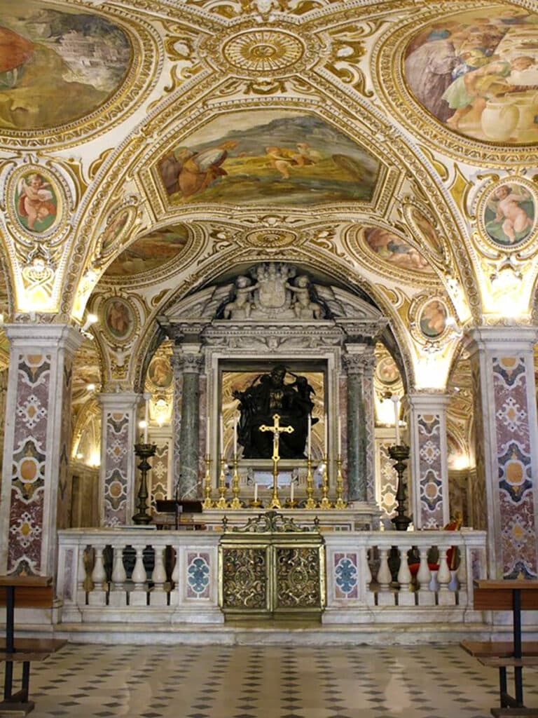 Statua bifronte di San Matteo nella Cripta del Duomo di Salerno