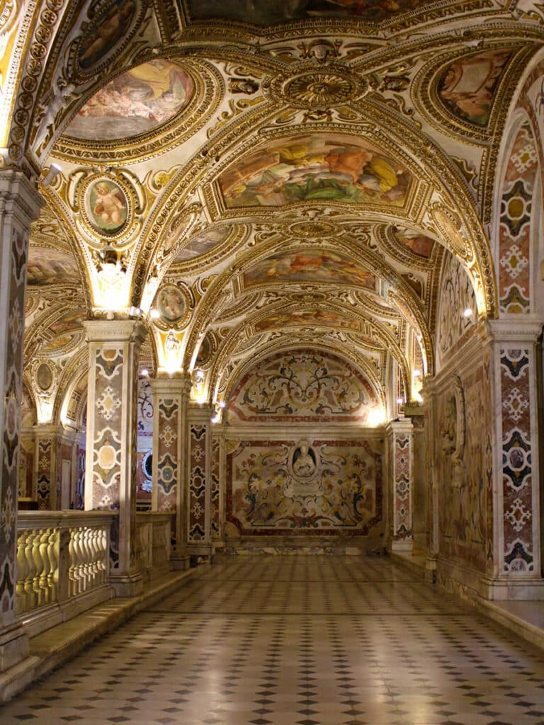 Dettaglio degli affreschi della cripta della Cattedrale di Salerno