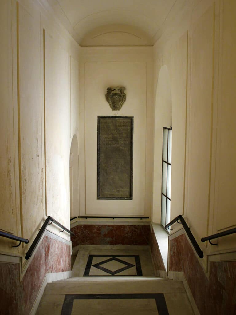 Scale di ingresso alla Cripta del Duomo di Salerno