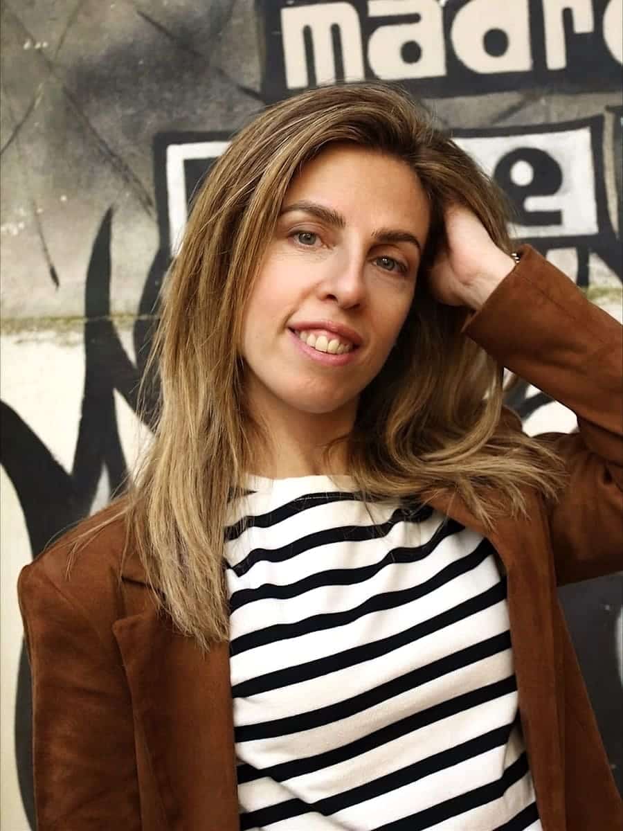 Ritratto di Alessia di aleintravel.it nel quartiere dei Muri d'Autore nel centro storico di Salerno
